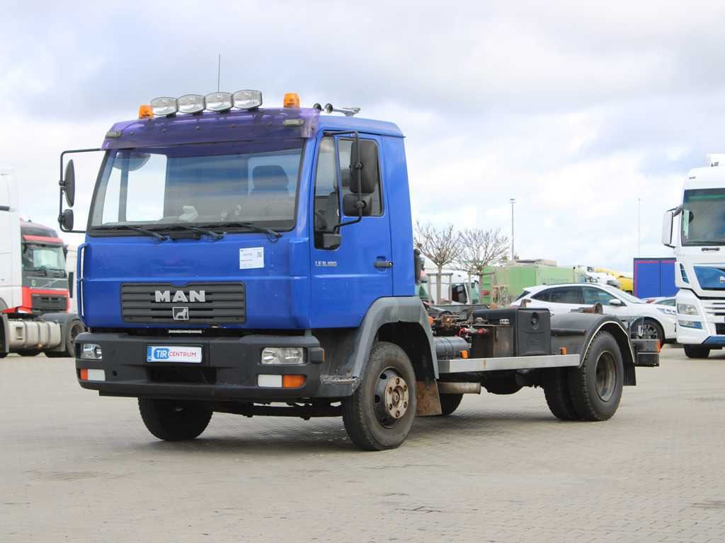 MAN LE 8.180, EURO 3, BEACONS, CONTAINER HOOK CARRIER - Multibasculante camión: foto 1 MAN LE 8.180, EURO 3, BEACONS, CONTAINER HOOK CARRIER - Multibasculante camión: foto 1