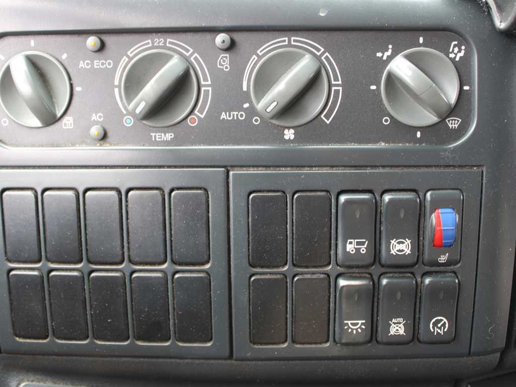 Frigorífico camión MAN TGL 12.210, EURO 4, HYDRAULIC FRONT, CARRIER SUPRA 850 Mt, 2X EVAPORATOR: foto 19