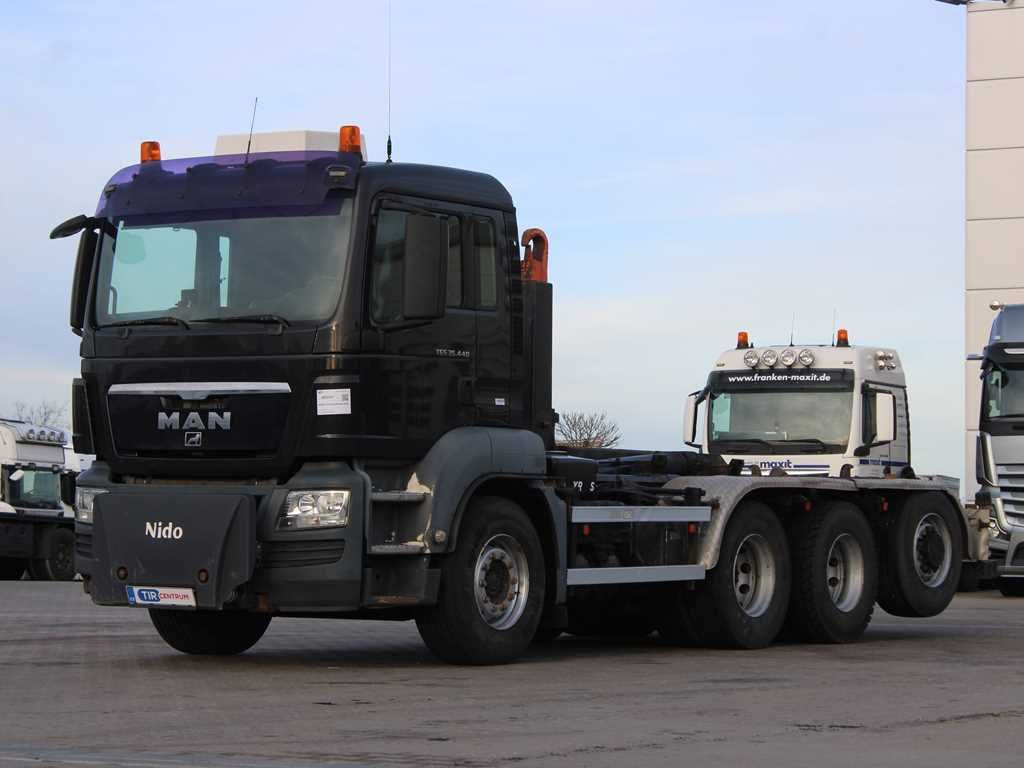 MAN TGS 35.440 8x4 6 BL, EURO 6, LIFTING AXLE - Chasis camión: foto 1 MAN TGS 35.440 8x4 6 BL, EURO 6, LIFTING AXLE - Chasis camión: foto 1