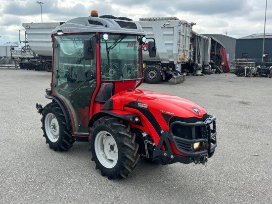Antonio Carraro SRX 5800 TORA REDCAB, YANMAR; RADIO; KLIMA; RevGuide - Tractor viñedo/ Frutero: foto 3 Antonio Carraro SRX 5800 TORA REDCAB, YANMAR; RADIO; KLIMA; RevGuide - Tractor viñedo/ Frutero: foto 3