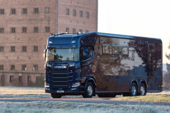 Autocaravana nuevo Izabella Scania S590 Luxuswohnmobil,1x Slide out, PKW Garage , Sauna: foto 1