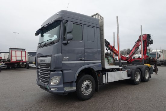 DAF FAT XF 510 mit Penz Ladekran 15Z8.70 inkl. Holzgreifer 6x4 - Camión forestal: foto 1 DAF FAT XF 510 mit Penz Ladekran 15Z8.70 inkl. Holzgreifer 6x4 - Camión forestal: foto 1