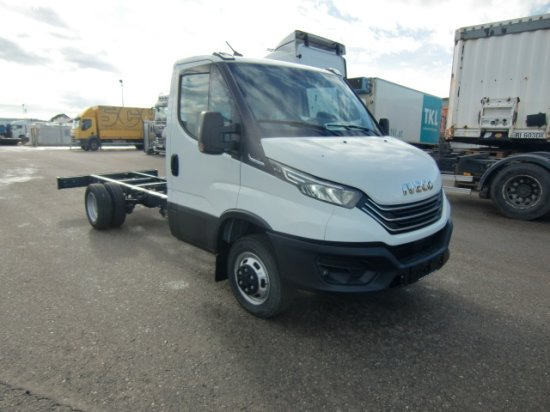 Iveco Daily 40 - 180 Fahrgestell, E6 Automatik 2 Stück verfügbar - Chasis camión: foto 3 Iveco Daily 40 - 180 Fahrgestell, E6 Automatik 2 Stück verfügbar - Chasis camión: foto 3