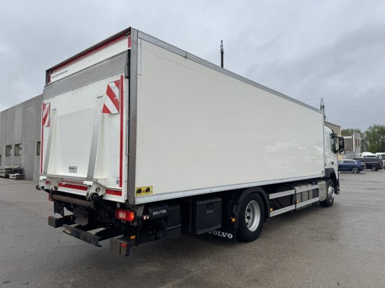 Volvo FM 420, Schlafkabine Koffer mit Ladebordwand - Camión caja cerrada: foto 4 Volvo FM 420, Schlafkabine Koffer mit Ladebordwand - Camión caja cerrada: foto 4