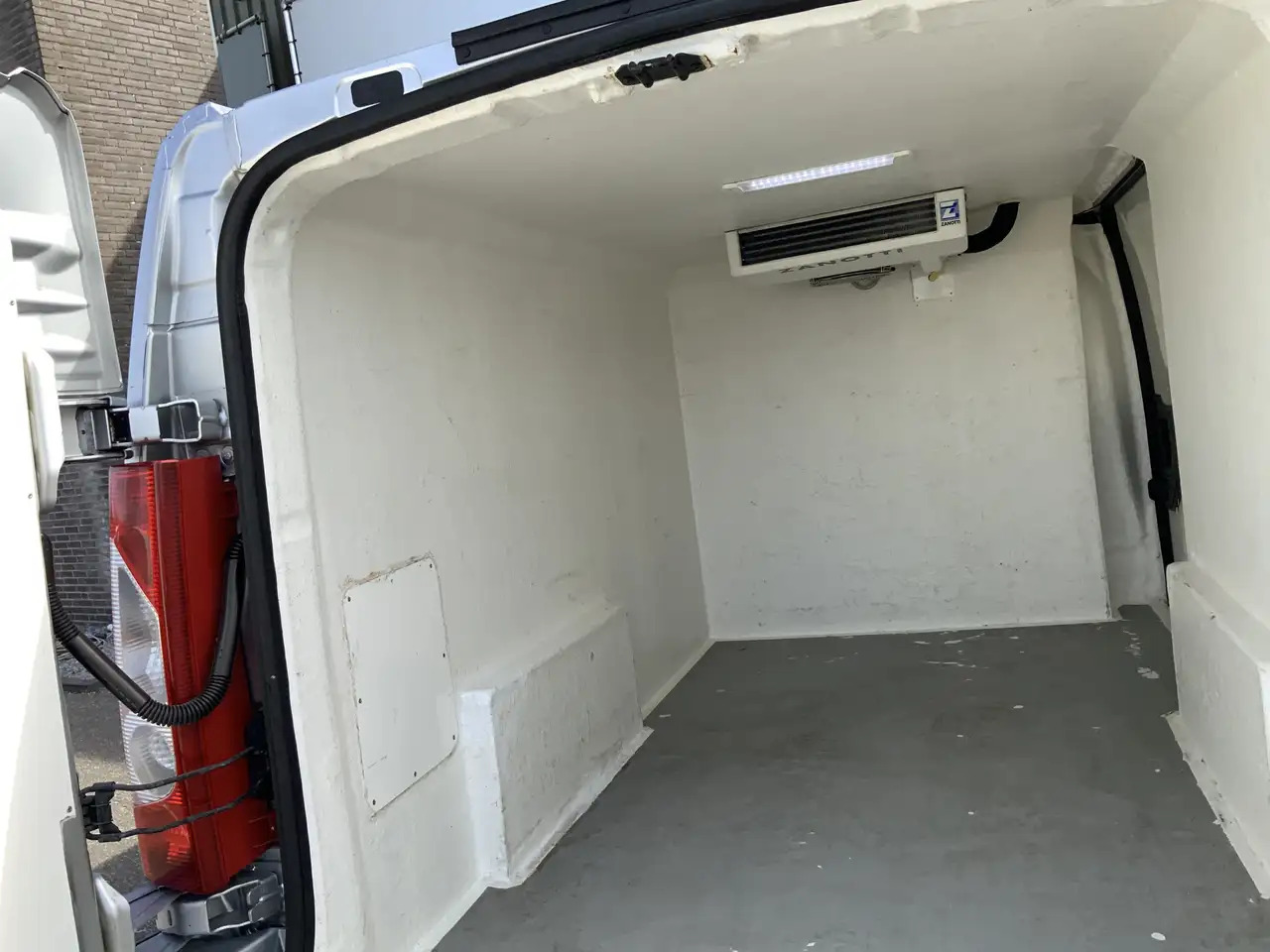 Citroen Jumpy 2.0 HDI L2H1 Koelauto werkt 100% Dag & Nacht Airco - Frigorífico furgoneta: foto 5 Citroen Jumpy 2.0 HDI L2H1 Koelauto werkt 100% Dag & Nacht Airco - Frigorífico furgoneta: foto 5