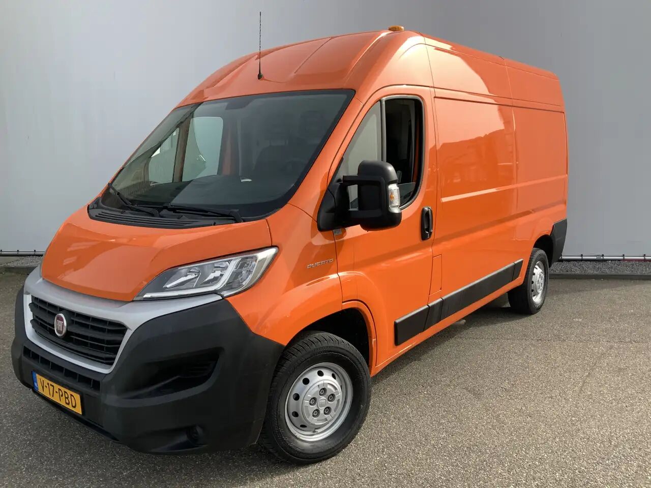 Fiat Ducato 33 2.3 MultiJet L2H2 Airco 3 Ztis Trekhaak 2500 kg - Furgón: foto 1 Fiat Ducato 33 2.3 MultiJet L2H2 Airco 3 Ztis Trekhaak 2500 kg - Furgón: foto 1