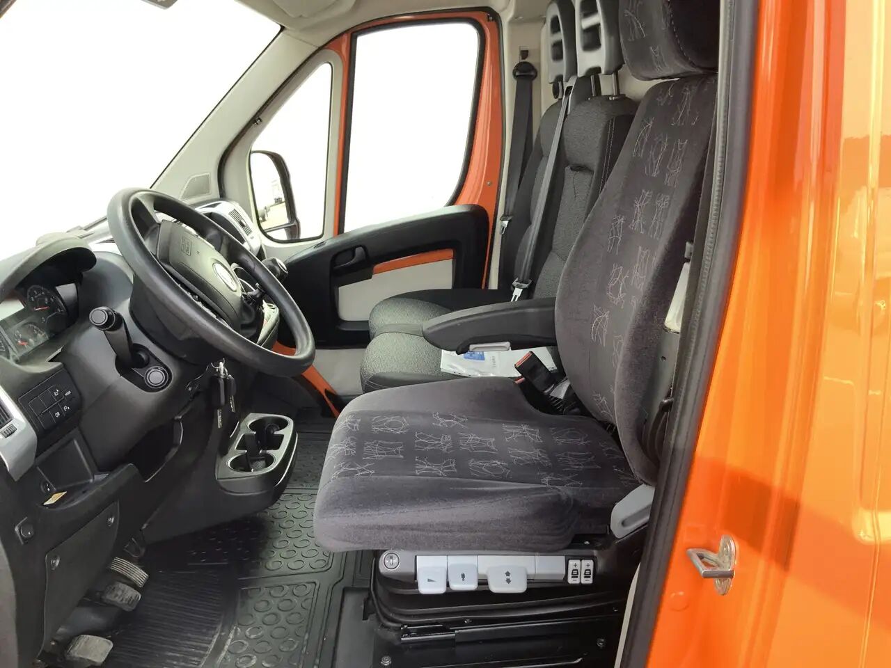 Fiat Ducato 33 2.3 MultiJet L2H2 Airco 3 Ztis Trekhaak 2500 kg - Furgón: foto 3 Fiat Ducato 33 2.3 MultiJet L2H2 Airco 3 Ztis Trekhaak 2500 kg - Furgón: foto 3