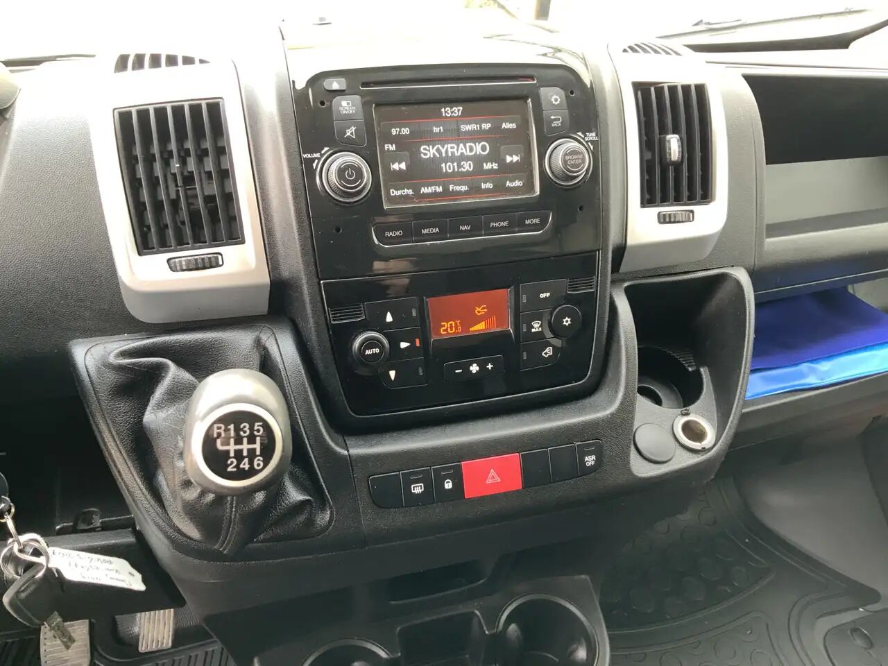 Fiat Ducato 33 2.3 MultiJet L2H2 Airco 3 Ztis Trekhaak 2500 kg - Furgón: foto 5 Fiat Ducato 33 2.3 MultiJet L2H2 Airco 3 Ztis Trekhaak 2500 kg - Furgón: foto 5