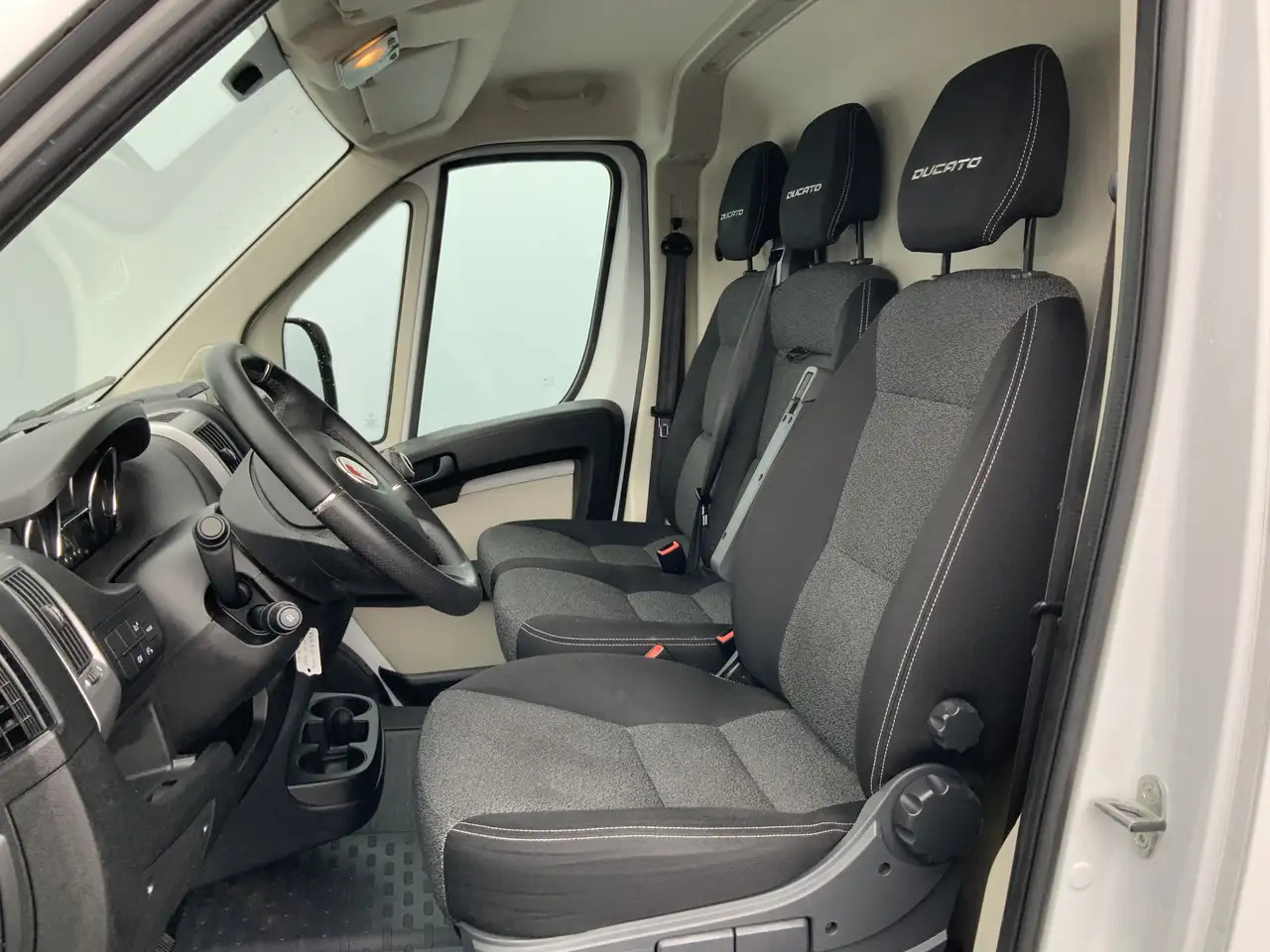 Fiat Ducato 35H 2.3 MultiJet L3H2 Maxi Airco Cruise Navi 3 Zit - Furgón: foto 5 Fiat Ducato 35H 2.3 MultiJet L3H2 Maxi Airco Cruise Navi 3 Zit - Furgón: foto 5