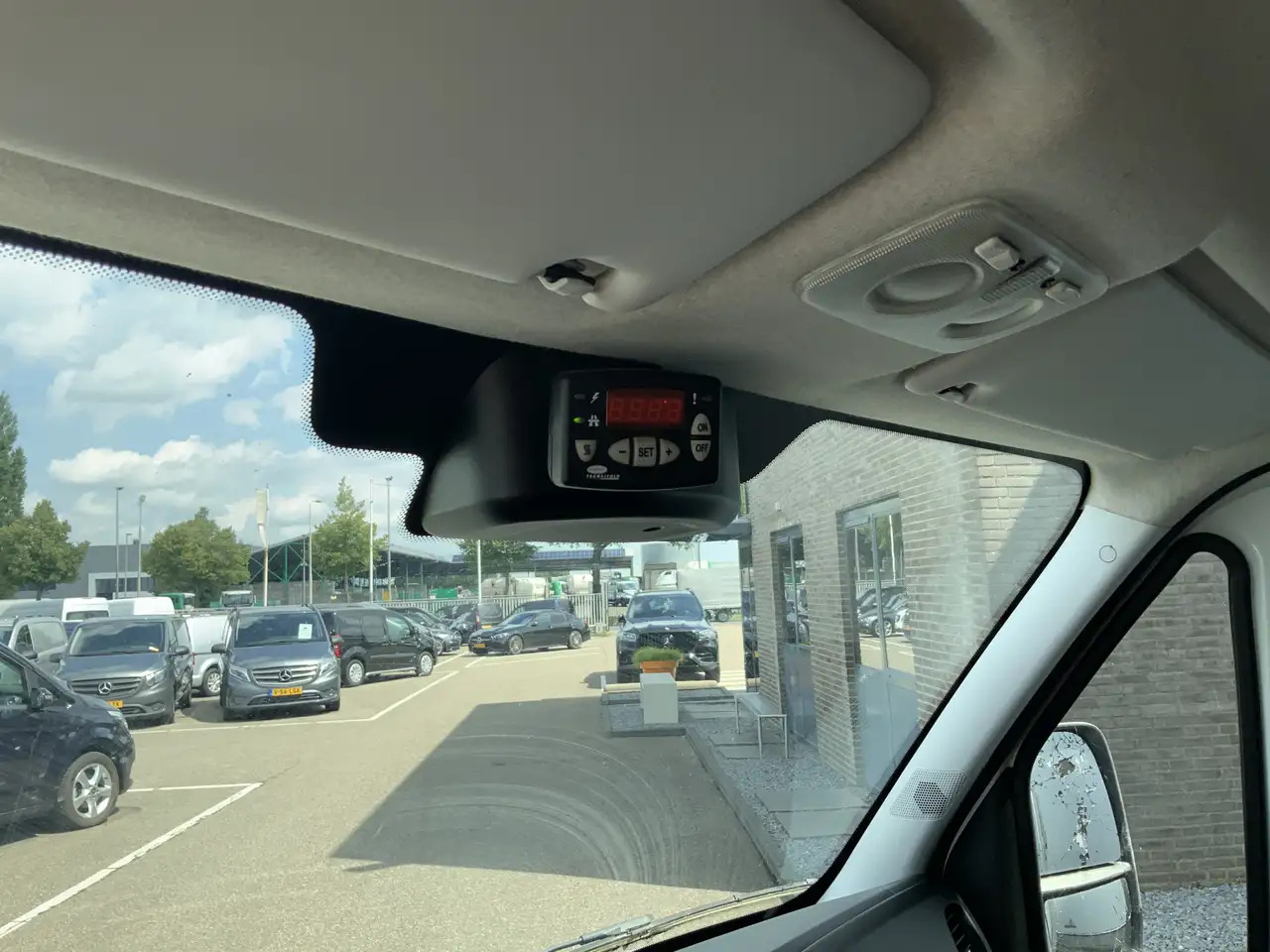 Iveco Daily 35C13 2.3 375 Automaat Koelmeubelbak Deuren Dag&Na - Frigorífico furgoneta: foto 5 Iveco Daily 35C13 2.3 375 Automaat Koelmeubelbak Deuren Dag&Na - Frigorífico furgoneta: foto 5