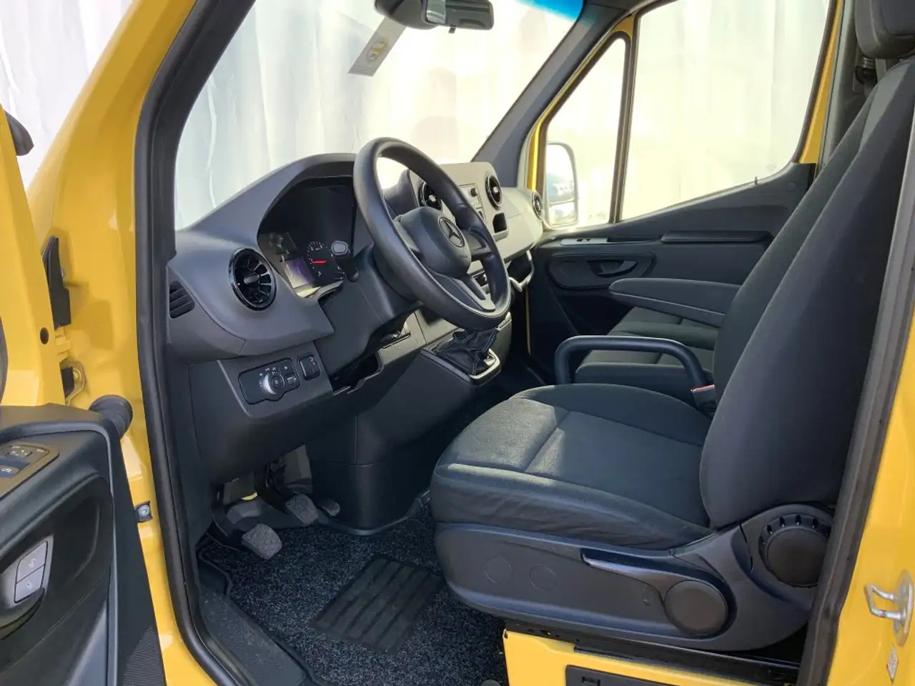 Mercedes-Benz Sprinter 314 2.2 CDI L2H2 & Laadklep& Afstandbediening Airc - Furgón: foto 5 Mercedes-Benz Sprinter 314 2.2 CDI L2H2 & Laadklep& Afstandbediening Airc - Furgón: foto 5