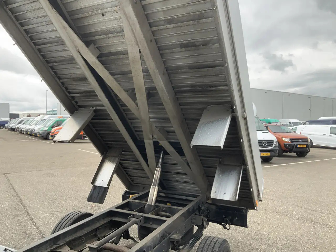 Nissan NT400 32.12 2.5 dCi 250 Kipper Trekhaak 2000 kg 3 - Volquete furgoneta: foto 5 Nissan NT400 32.12 2.5 dCi 250 Kipper Trekhaak 2000 kg 3 - Volquete furgoneta: foto 5