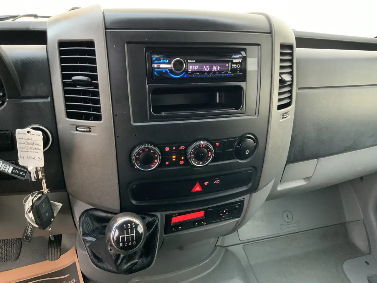 Volkswagen Crafter 35 2.0 TDI L3H1 Glasresteel Airco Cruise 3 Zits UI - Furgoneta, Vehículo municipal: foto 5 Volkswagen Crafter 35 2.0 TDI L3H1 Glasresteel Airco Cruise 3 Zits UI - Furgoneta, Vehículo municipal: foto 5