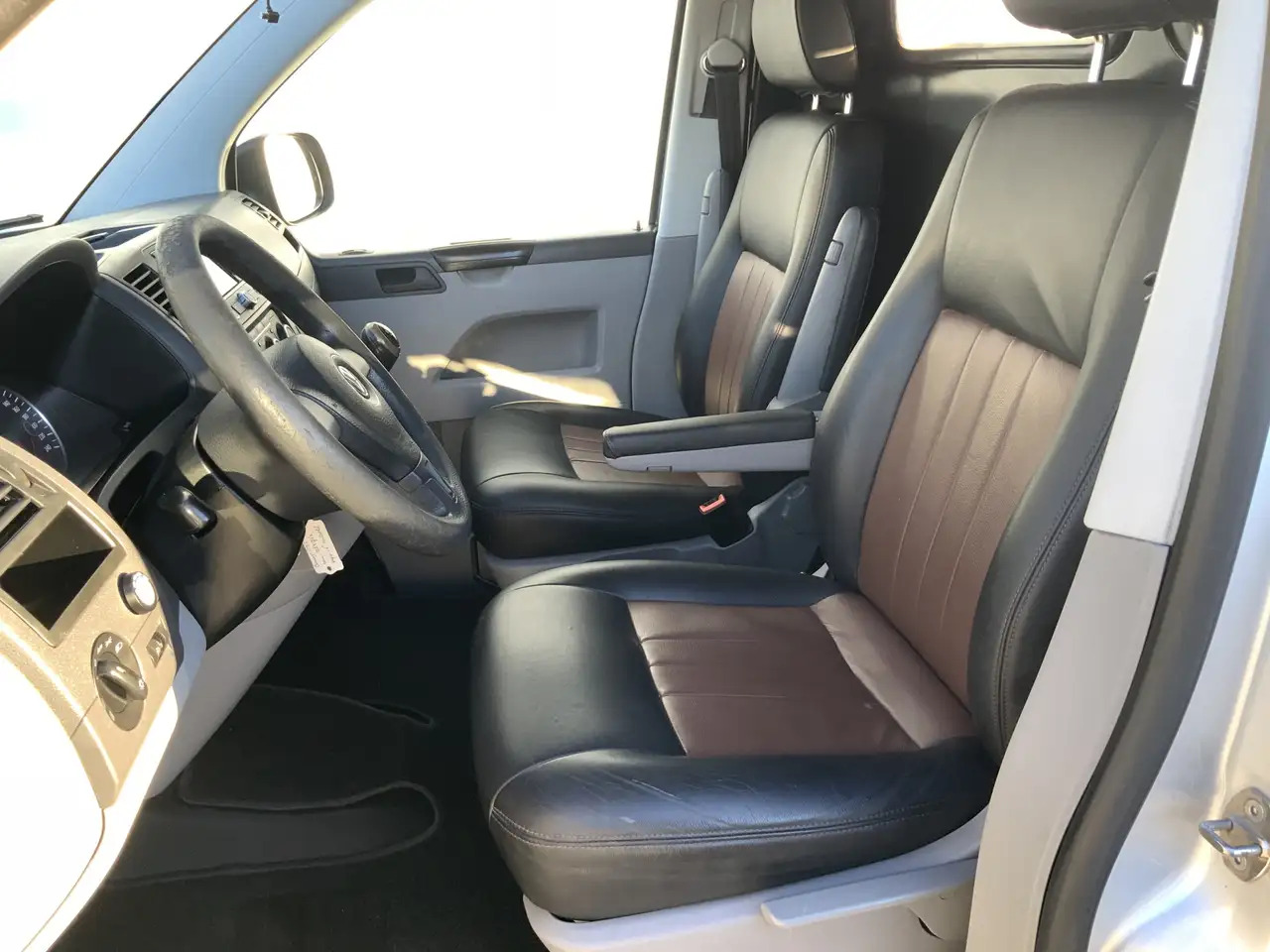 Volkswagen T5 Transporter 2.0 L1H2 Benzine Airco Navi Dub Schuifdeuren Leer - Furgón: foto 4 Volkswagen T5 Transporter 2.0 L1H2 Benzine Airco Navi Dub Schuifdeuren Leer - Furgón: foto 4