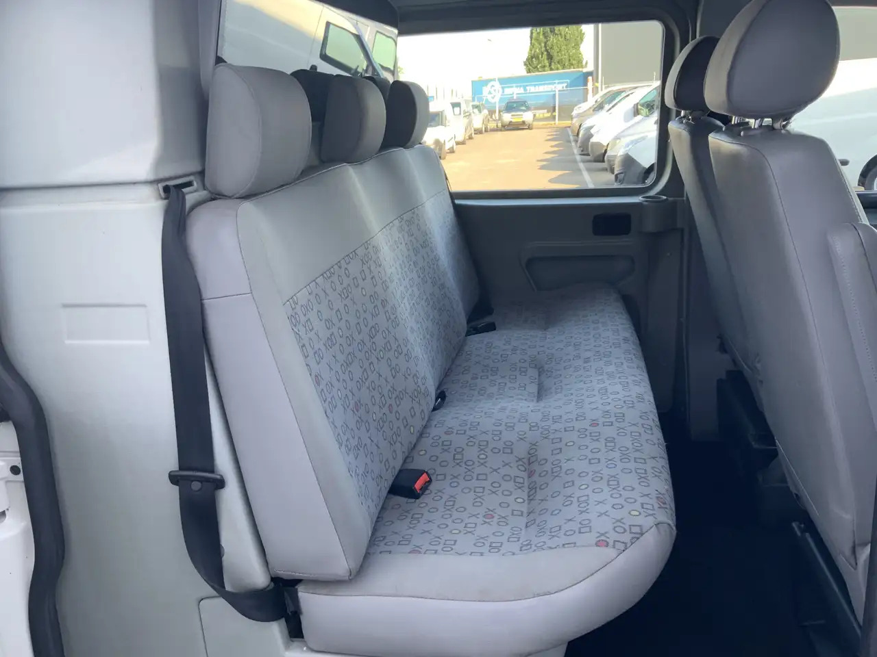 Volkswagen T5 Transporter 2.5 TDI 300 Budgetline Automaat DubCab Airco Trekh - Furgoneta combi: foto 4 Volkswagen T5 Transporter 2.5 TDI 300 Budgetline Automaat DubCab Airco Trekh - Furgoneta combi: foto 4