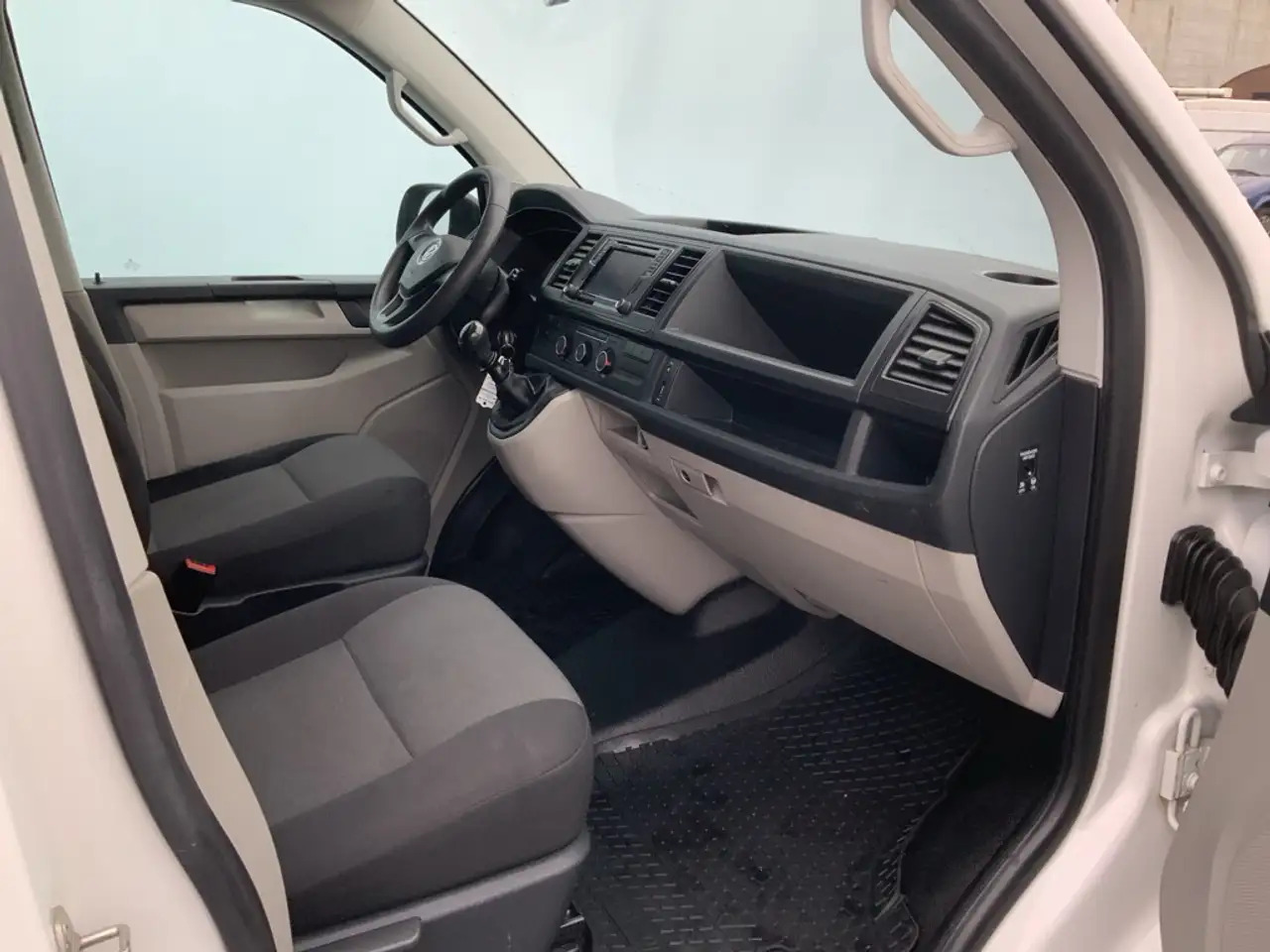 Volkswagen T6 Transporter 2.0 TDI L1H1 Comfortline Airco Navi Trekhaak 2200 - Furgón: foto 5 Volkswagen T6 Transporter 2.0 TDI L1H1 Comfortline Airco Navi Trekhaak 2200 - Furgón: foto 5