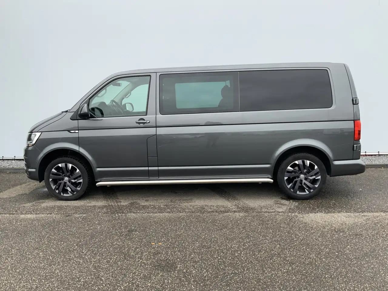 Volkswagen T6 Transporter 2.0 TDI L2H1 Highline Automaat Dub Cab Airco Cruis - Furgoneta combi: foto 3 Volkswagen T6 Transporter 2.0 TDI L2H1 Highline Automaat Dub Cab Airco Cruis - Furgoneta combi: foto 3