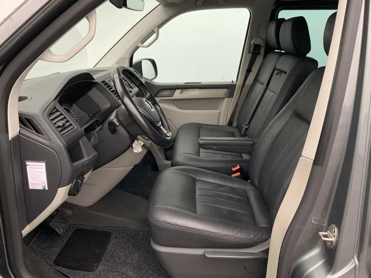 Volkswagen T6 Transporter 2.0 TDI L2H1 Highline Automaat Dub Cab Airco Cruis - Furgoneta combi: foto 4 Volkswagen T6 Transporter 2.0 TDI L2H1 Highline Automaat Dub Cab Airco Cruis - Furgoneta combi: foto 4