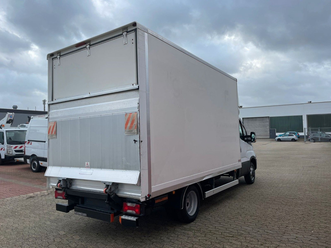 Iveco Daily Koffer 4.2m Ladebordwand Dhollandia Klima - Furgoneta: foto 4 Iveco Daily Koffer 4.2m Ladebordwand Dhollandia Klima - Furgoneta: foto 4