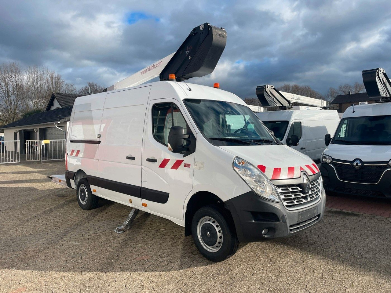 Renault Master Hubarbeitsbühne 2 Personen Korb bis 200kg - Camión con plataforma elevadora: foto 3 Renault Master Hubarbeitsbühne 2 Personen Korb bis 200kg - Camión con plataforma elevadora: foto 3