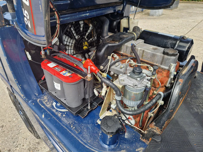 Caterpillar DP25K met breed vorkenbord - Carretilla elevadora diésel: foto 5 Caterpillar DP25K met breed vorkenbord - Carretilla elevadora diésel: foto 5