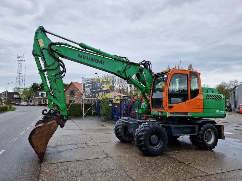 Hyundai Robex 160W-9A with 6-cylinder Cummins - Excavadora de ruedas: foto 1 Hyundai Robex 160W-9A with 6-cylinder Cummins - Excavadora de ruedas: foto 1