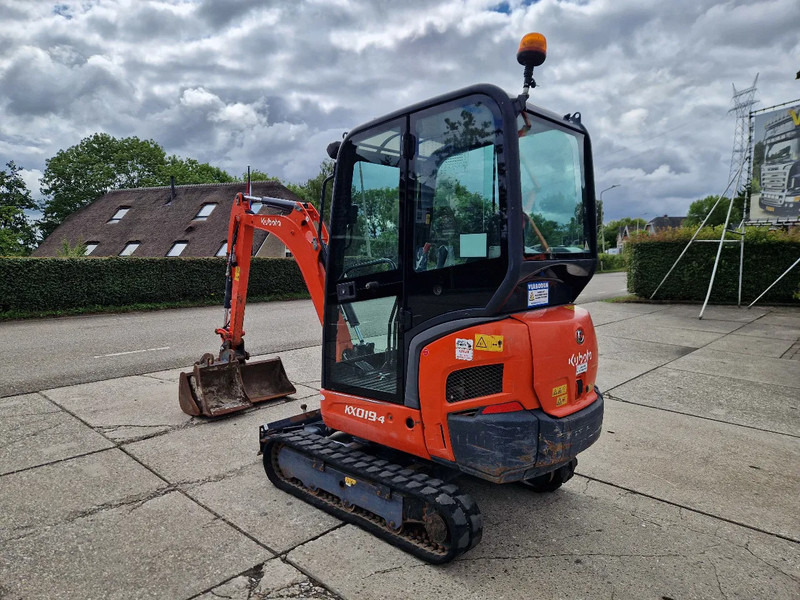 Kubota KX019-4 CW05 met 2 bakken - Miniexcavadora: foto 4 Kubota KX019-4 CW05 met 2 bakken - Miniexcavadora: foto 4