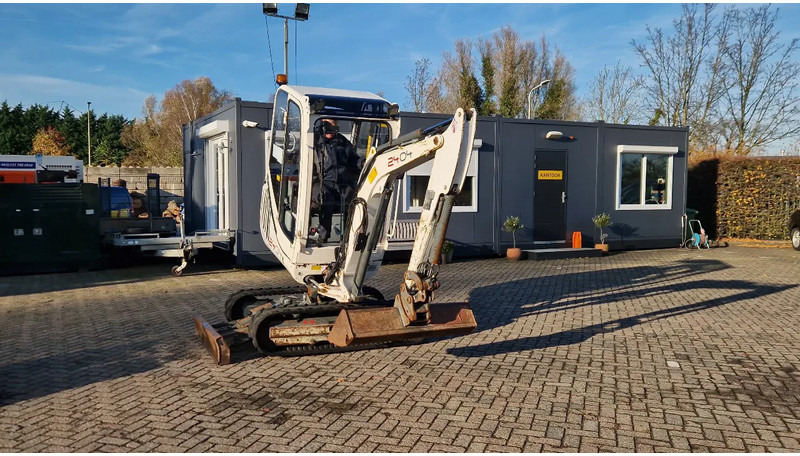 WACKER NEUSON 2404RD kan op een (berg)helling draaien - Miniexcavadora: foto 1 WACKER NEUSON 2404RD kan op een (berg)helling draaien - Miniexcavadora: foto 1