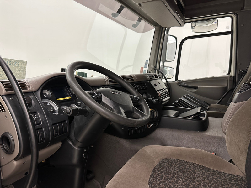 Foto del interior 1: Camión caja cerrada DAF CF85.410