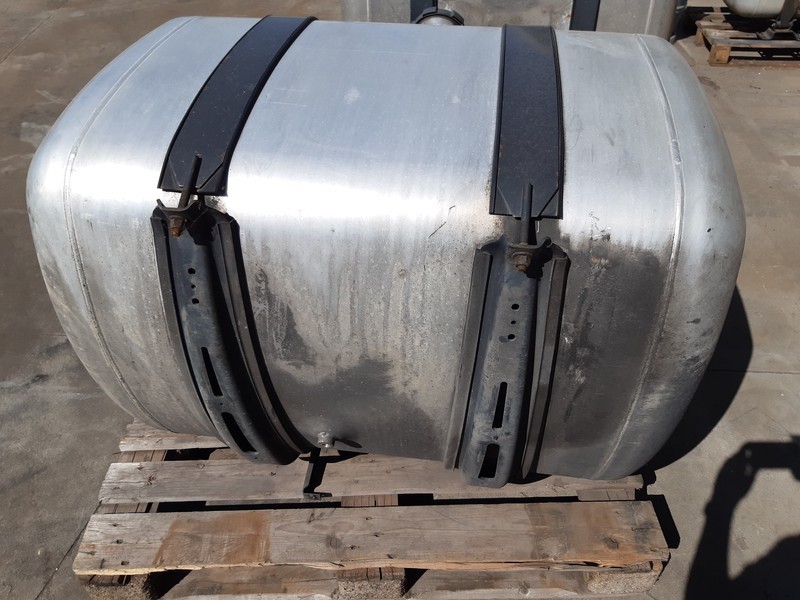Mercedes-Benz A9604704602 480 liter - Depósito de combustible: foto 4 Mercedes-Benz A9604704602 480 liter - Depósito de combustible: foto 4