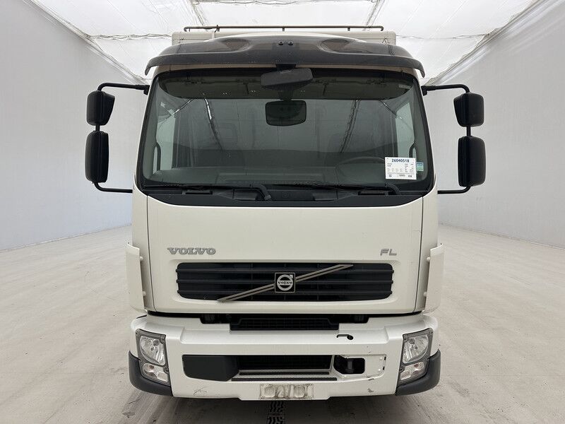Volvo FL 240 - Camión caja cerrada: foto 2 Volvo FL 240 - Camión caja cerrada: foto 2