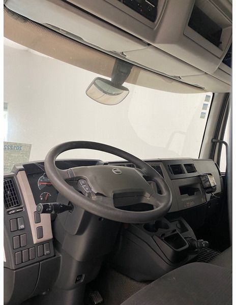 Camión caja cerrada Volvo FL 240: foto 11 Camión caja cerrada Volvo FL 240: foto 11