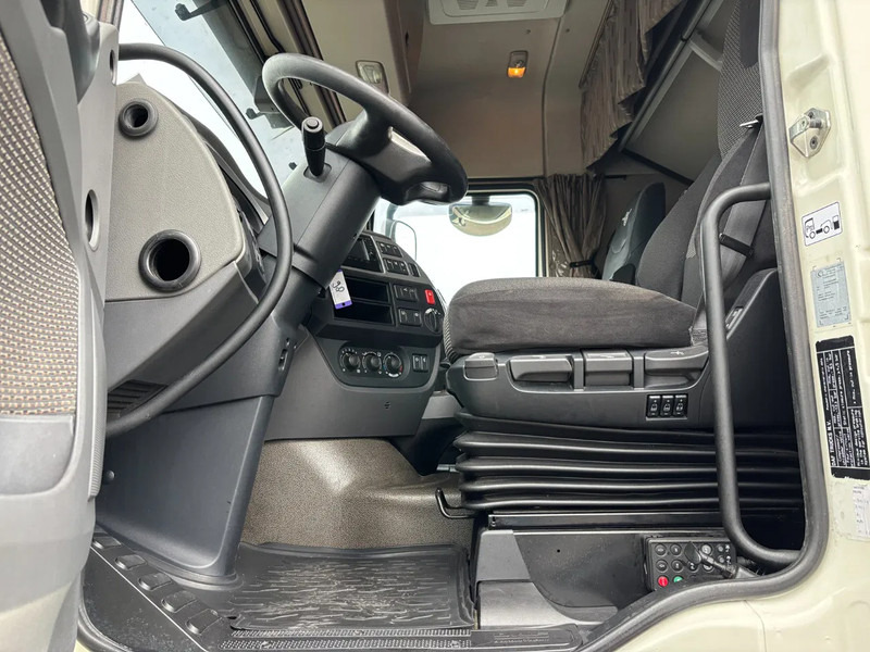 DAF XF 510 Spacecab Euro 6 Retarder - Camión lona: foto 5 DAF XF 510 Spacecab Euro 6 Retarder - Camión lona: foto 5