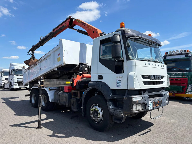 Iveco Trakker 410 6X4 Manual Gearbox 2 Way Tipper + Palfinger PK15500 - Volquete camión, Camión grúa: foto 2 Iveco Trakker 410 6X4 Manual Gearbox 2 Way Tipper + Palfinger PK15500 - Volquete camión, Camión grúa: foto 2