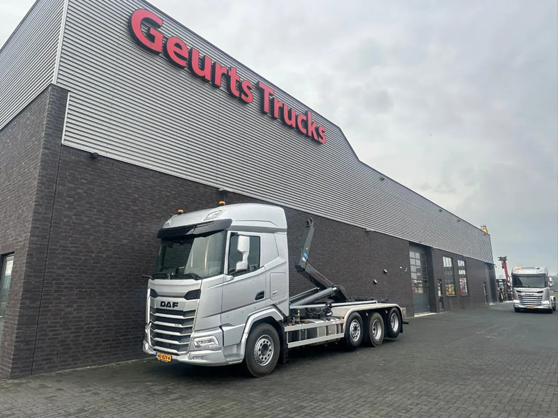 DAF XF 530 8X2 TRIPLE VDL S-30-6700 HAAKARMSYSTEEM/ABROLLKIPPER/HOOKLIFT/NIEUW/NEW - Multibasculante camión: foto 2 DAF XF 530 8X2 TRIPLE VDL S-30-6700 HAAKARMSYSTEEM/ABROLLKIPPER/HOOKLIFT/NIEUW/NEW - Multibasculante camión: foto 2