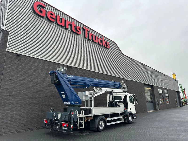 MAN TGL 7.190 4X2 BB BOCKER AK37/4000 + JIB MONTAGEKRAN/DACHDECKERKRAN/ROOFCRANE/KRAAN/KRAN/GRUA - Camión grúa: foto 5 MAN TGL 7.190 4X2 BB BOCKER AK37/4000 + JIB MONTAGEKRAN/DACHDECKERKRAN/ROOFCRANE/KRAAN/KRAN/GRUA - Camión grúa: foto 5