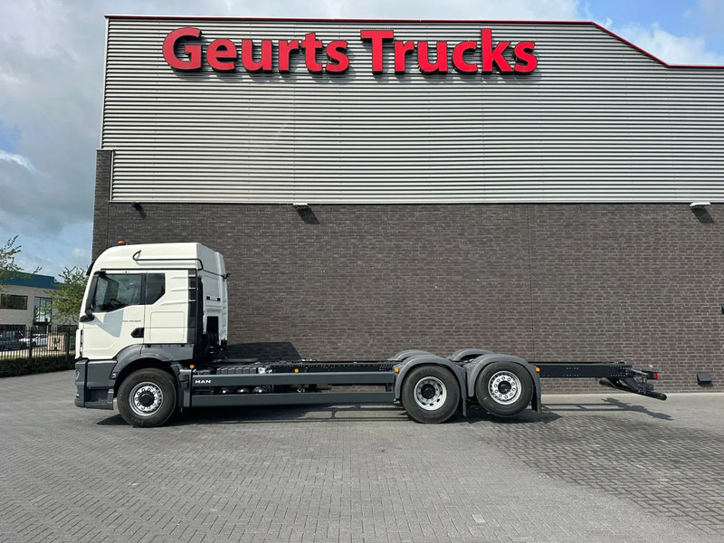 MAN TGS 26.520 6X2H-4 BL CH HYDRO DRIVE CHASSIS CABINE (NIEUW) - Chasis camión: foto 1 MAN TGS 26.520 6X2H-4 BL CH HYDRO DRIVE CHASSIS CABINE (NIEUW) - Chasis camión: foto 1