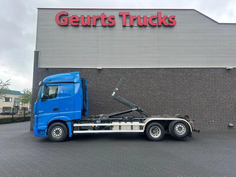 Mercedes-Benz Actros 2545 6X2 MET HIAB MULTILIFT XR21S61 HAAKARMSYSTEEM / ABROLLKIPPER / HOOKLIFT - Multibasculante camión: foto 1 Mercedes-Benz Actros 2545 6X2 MET HIAB MULTILIFT XR21S61 HAAKARMSYSTEEM / ABROLLKIPPER / HOOKLIFT - Multibasculante camión: foto 1