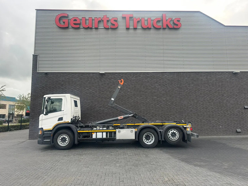 Scania P280 6X2 + AJK/1924 HLF20-6430 HAAKARMSYSTEEM / ABROLLKIPPER / HOOKLIFT - Multibasculante camión: foto 1 Scania P280 6X2 + AJK/1924 HLF20-6430 HAAKARMSYSTEEM / ABROLLKIPPER / HOOKLIFT - Multibasculante camión: foto 1