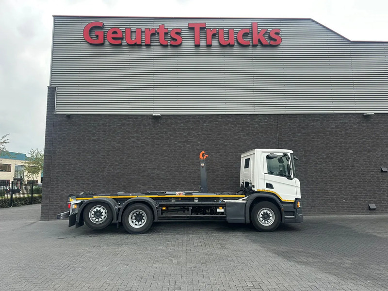 Scania P280 6X2 + AJK/1924 HLF20-6430 HAAKARMSYSTEEM / ABROLLKIPPER / HOOKLIFT - Multibasculante camión: foto 4 Scania P280 6X2 + AJK/1924 HLF20-6430 HAAKARMSYSTEEM / ABROLLKIPPER / HOOKLIFT - Multibasculante camión: foto 4