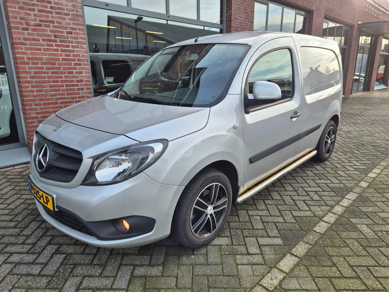 Mercedes-Benz Ctan 109 CDI 3 zitplaatsen - Furgoneta pequeña: foto 2 Mercedes-Benz Ctan 109 CDI 3 zitplaatsen - Furgoneta pequeña: foto 2
