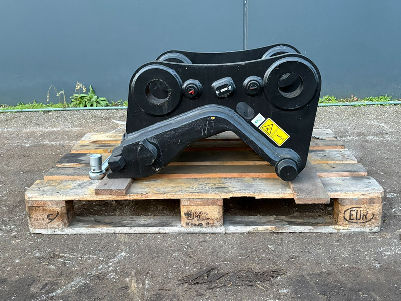 Caterpillar D4N CW-40 CAT linkage - Acoplamiento rápido: foto 1 Caterpillar D4N CW-40 CAT linkage - Acoplamiento rápido: foto 1
