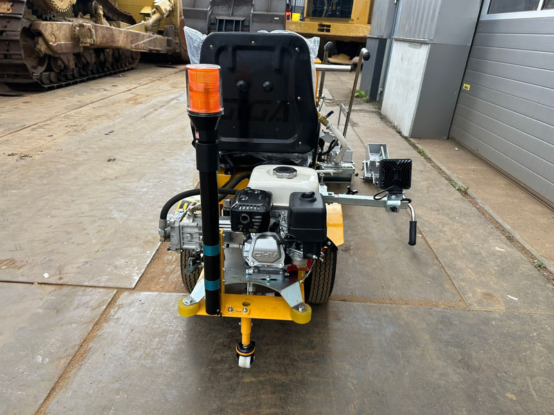 Giga power 860 Road Marking Machine - Coche: foto 3 Giga power 860 Road Marking Machine - Coche: foto 3