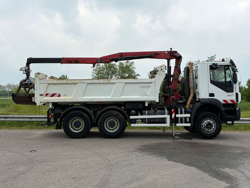 Iveco TRAKKER 360 6x4 Tipper with HMF 1643Z2 Crane - Volquete camión, Camión grúa: foto 4 Iveco TRAKKER 360 6x4 Tipper with HMF 1643Z2 Crane - Volquete camión, Camión grúa: foto 4