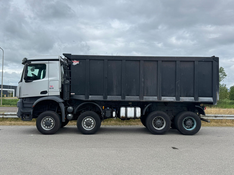 MERCEDESBENZ Arocs 4848 8x8 - Volquete camión: foto 2 MERCEDESBENZ Arocs 4848 8x8 - Volquete camión: foto 2