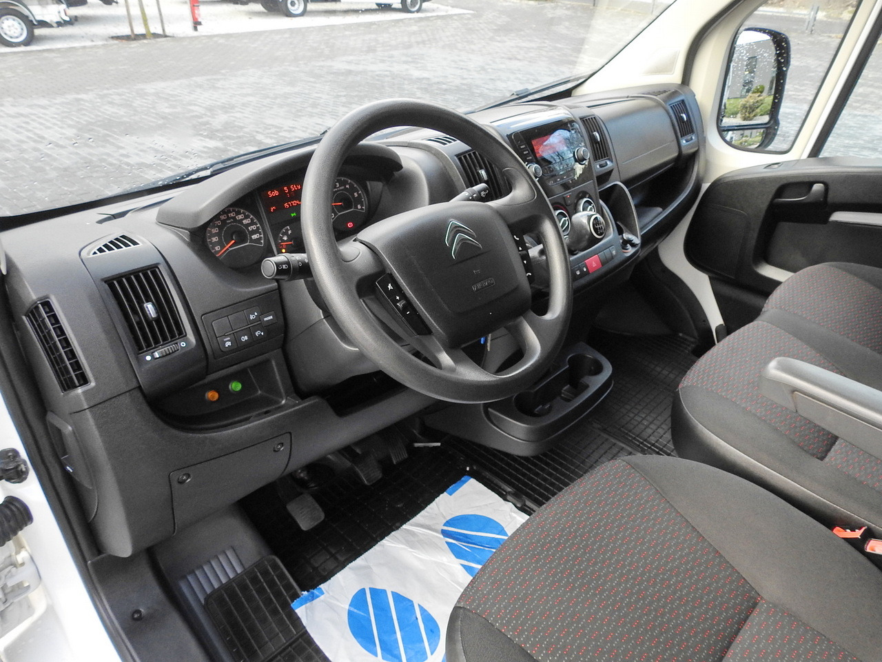 CITROEN JUMPER BOX DELIVERY VAN 6 SEATS AIR CONDITIONING  140HP - Furgón: foto 2 CITROEN JUMPER BOX DELIVERY VAN 6 SEATS AIR CONDITIONING  140HP - Furgón: foto 2