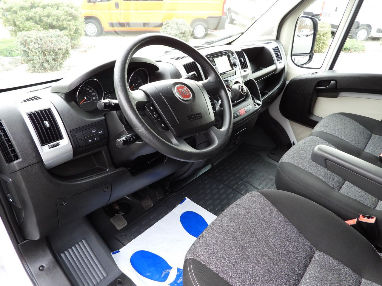 FIAT DUCATO BOX LIFT 8 PALLETS CRUISE CONTROL NAVIGATION LED LIGHTS AIR CONDITIONING 130HP - Furgoneta: foto 2 FIAT DUCATO BOX LIFT 8 PALLETS CRUISE CONTROL NAVIGATION LED LIGHTS AIR CONDITIONING 130HP - Furgoneta: foto 2
