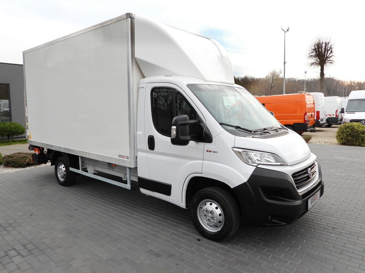 FIAT DUCATO BOX LIFT 8 PALLETS CRUISE CONTROL NAVIGATION LED LIGHTS AIR CONDITIONING 130HP - Furgoneta: foto 4 FIAT DUCATO BOX LIFT 8 PALLETS CRUISE CONTROL NAVIGATION LED LIGHTS AIR CONDITIONING 130HP - Furgoneta: foto 4