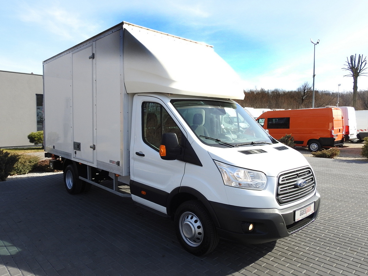 FORD TRANSIT BOX LIFT 8 PALLETS CRUISE CONTROL LED LIGHTS TWIN WHEELS AIR CONDITIONING 170HP - Furgoneta: foto 4 FORD TRANSIT BOX LIFT 8 PALLETS CRUISE CONTROL LED LIGHTS TWIN WHEELS AIR CONDITIONING 170HP - Furgoneta: foto 4