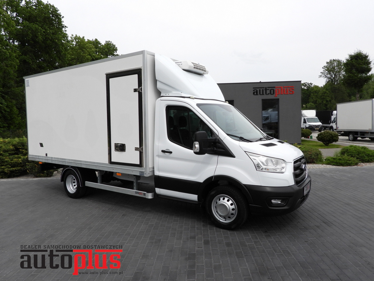 FORD TRANSIT BOX / REFRIGERATOR BOX 5*C / CRUISE CONTROL LED LIGHTS TWIN WHEELS AIR CONDITIONING 130HP - Furgoneta: foto 1 FORD TRANSIT BOX / REFRIGERATOR BOX 5*C / CRUISE CONTROL LED LIGHTS TWIN WHEELS AIR CONDITIONING 130HP - Furgoneta: foto 1